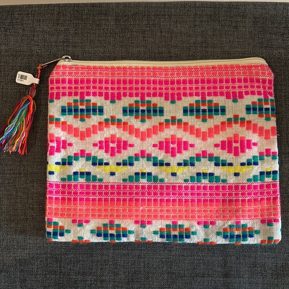 America & Beyond Zipper Pouch (NWT) - Picture 2 of 7